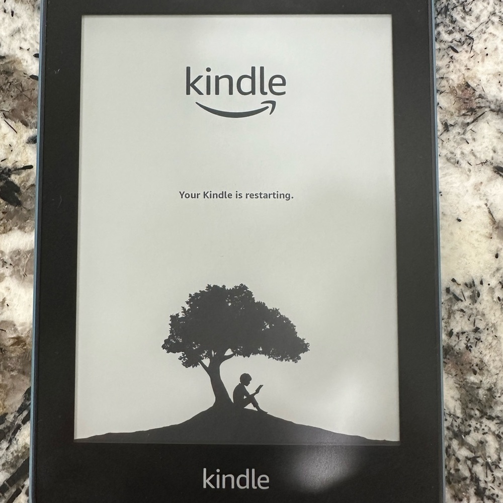 Amazon Kindle Paperwhite (2018 generation, 32 gb), case, and charging cord
